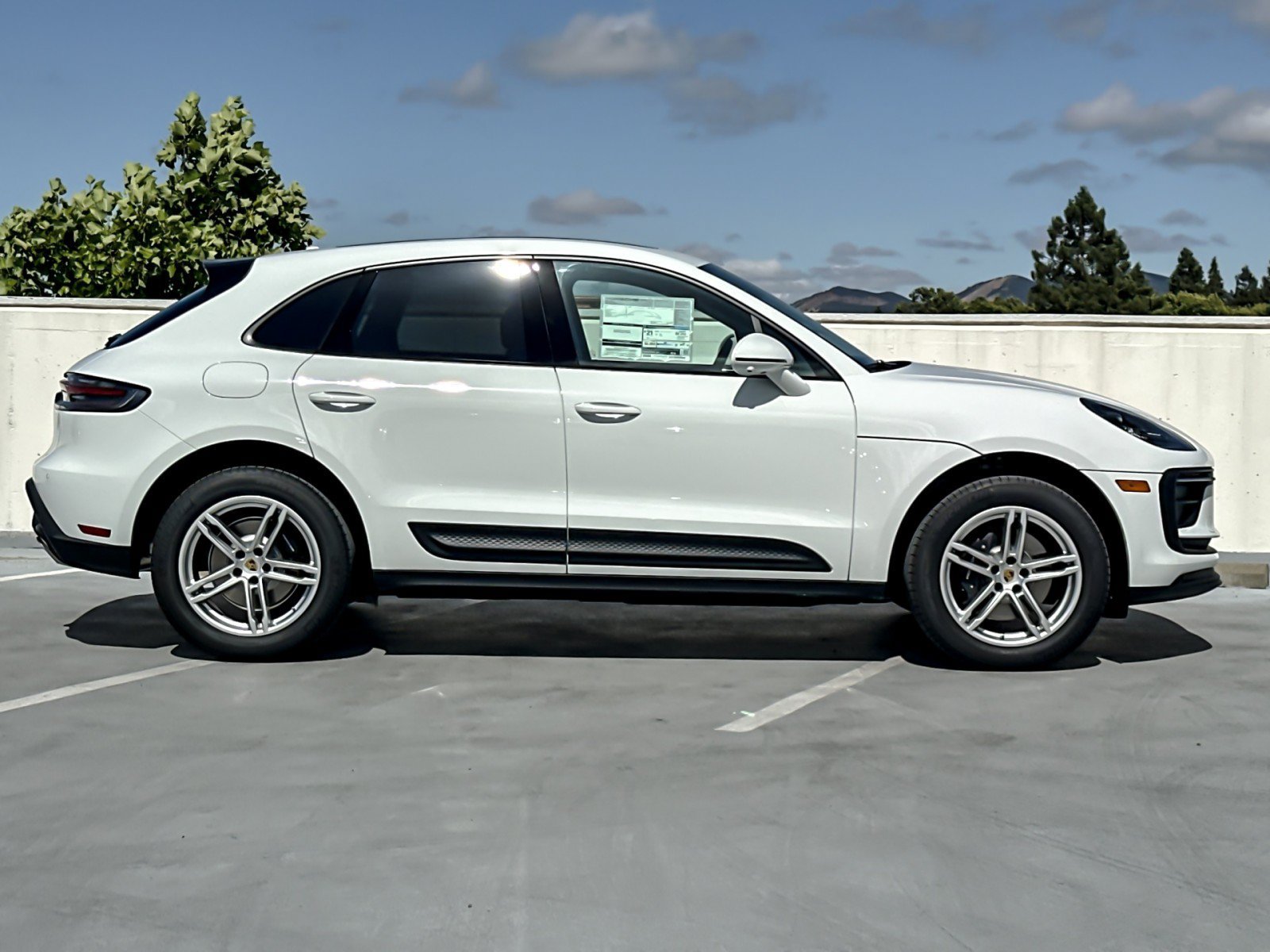 New 2026  Porsche Macan (AWD) image 9