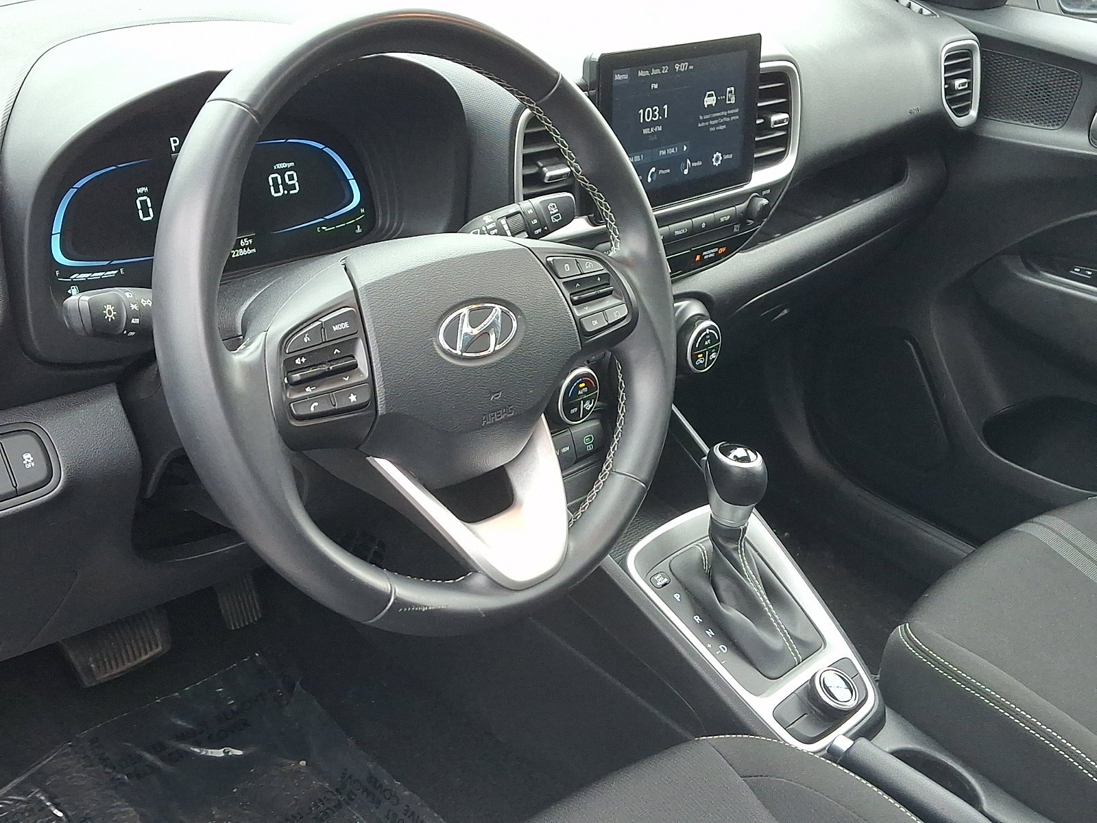 2024 Hyundai Venue SEL - Photo 14