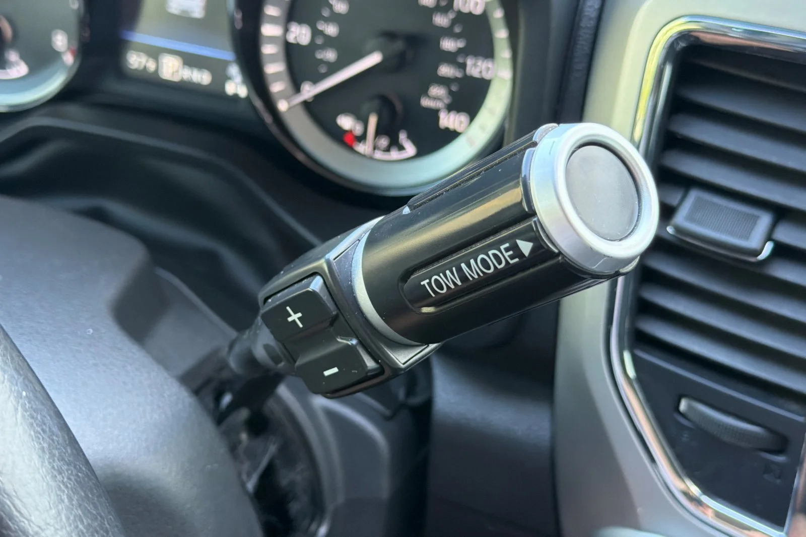 Used 2019 Glacier White Nissan SV image 20