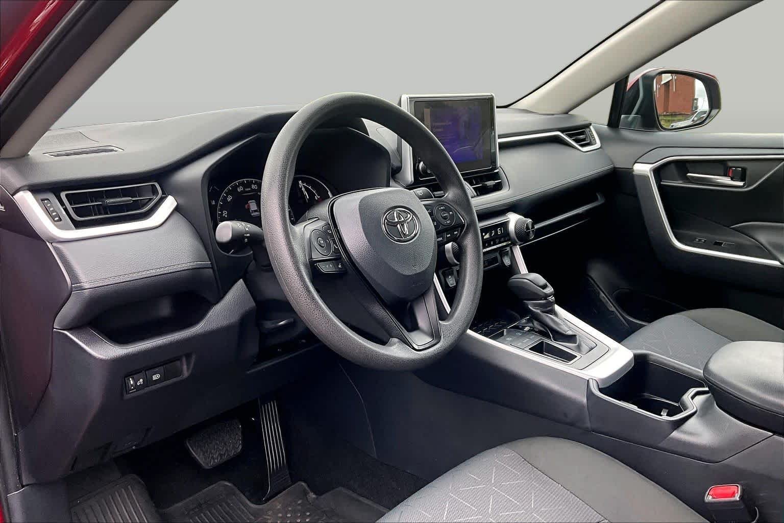 Used 2025 Ruby Flare Pearl Toyota XLE image 18