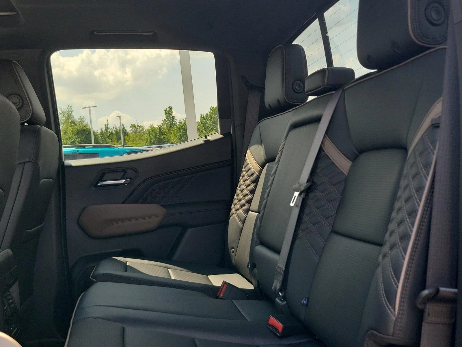 2026 GMC Canyon Denali - Photo 9