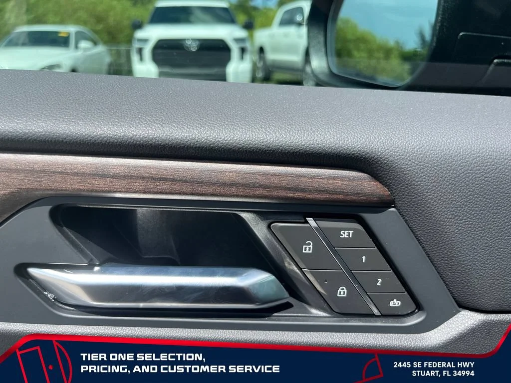 2026 GMC Acadia Denali Ultimate - Photo 12