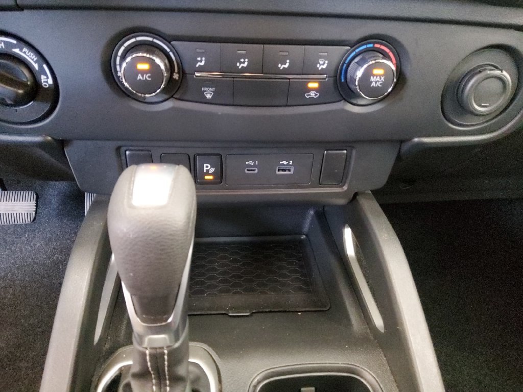 Used 2025 White Nissan SV image 27