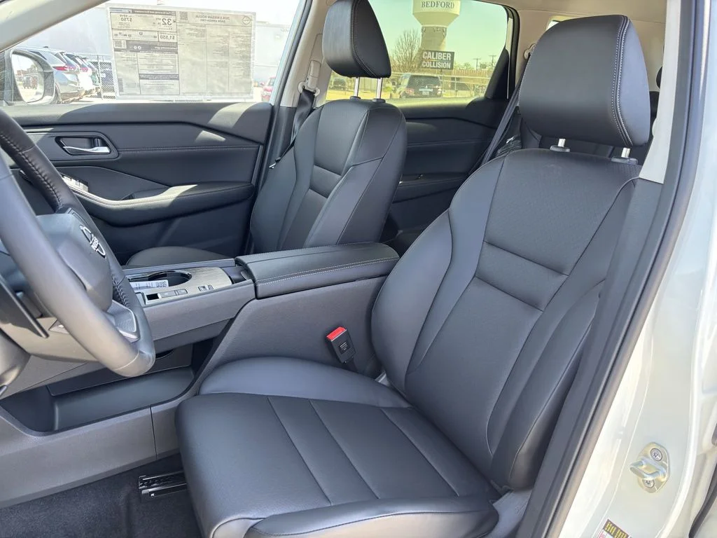 New 2026 Everest White Pearl TriCoat Nissan Dark Armor™ image 22