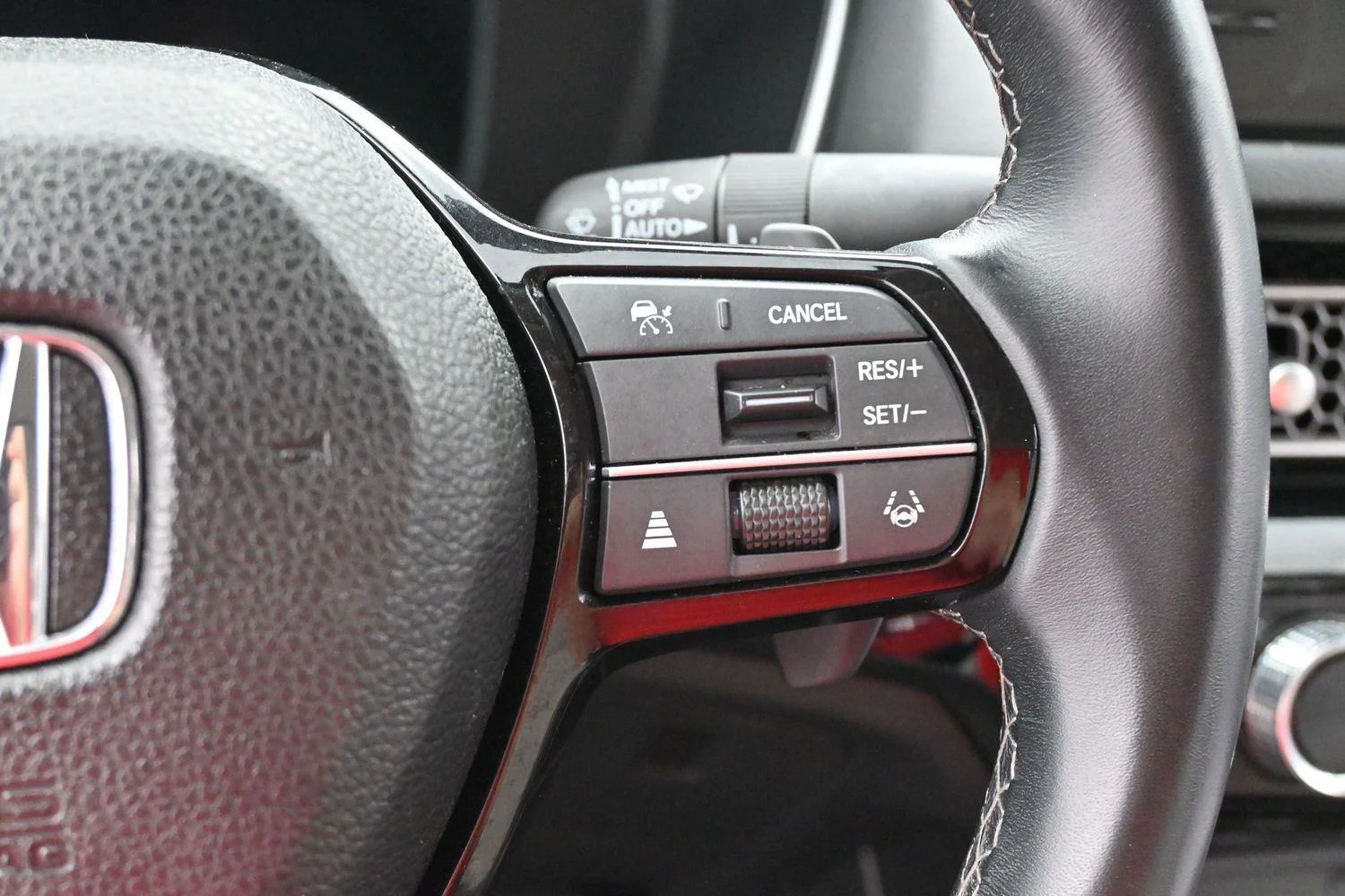 Used 2024 Meteorite Gray Metallic Honda Touring image 18
