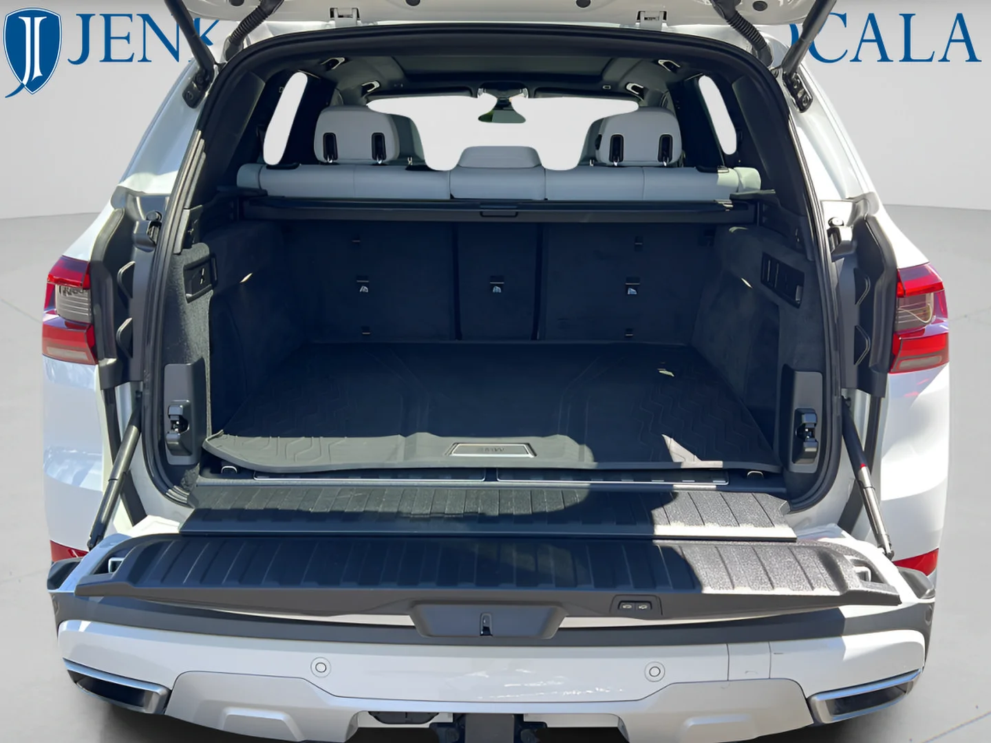 Used 2023 Alpine White BMW xDrive45e image 12