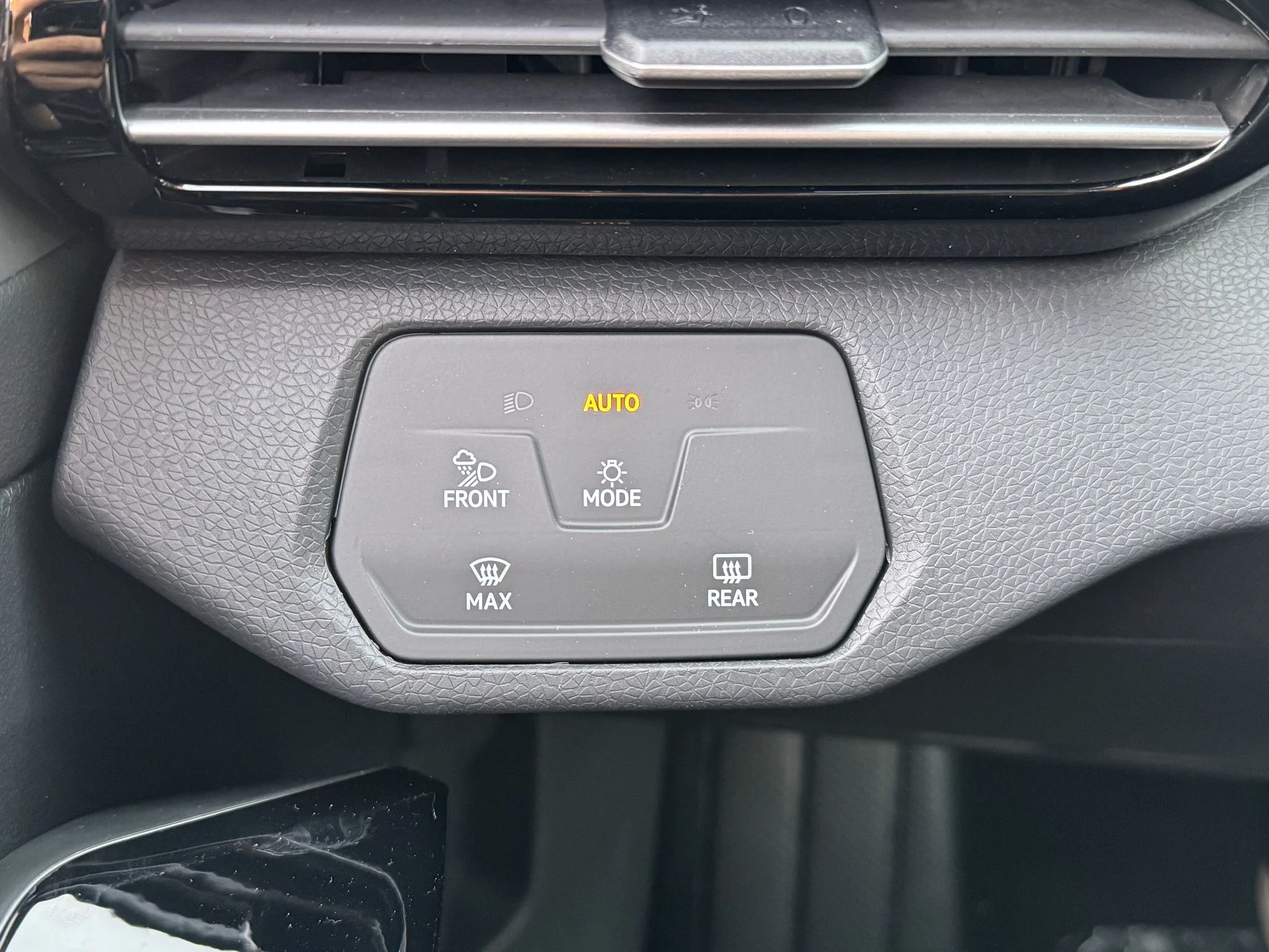 New 2026 Opal White Pearl Volkswagen Pro S image 28