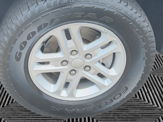 Certified Used 2023 Gray Jeep Laredo image 10