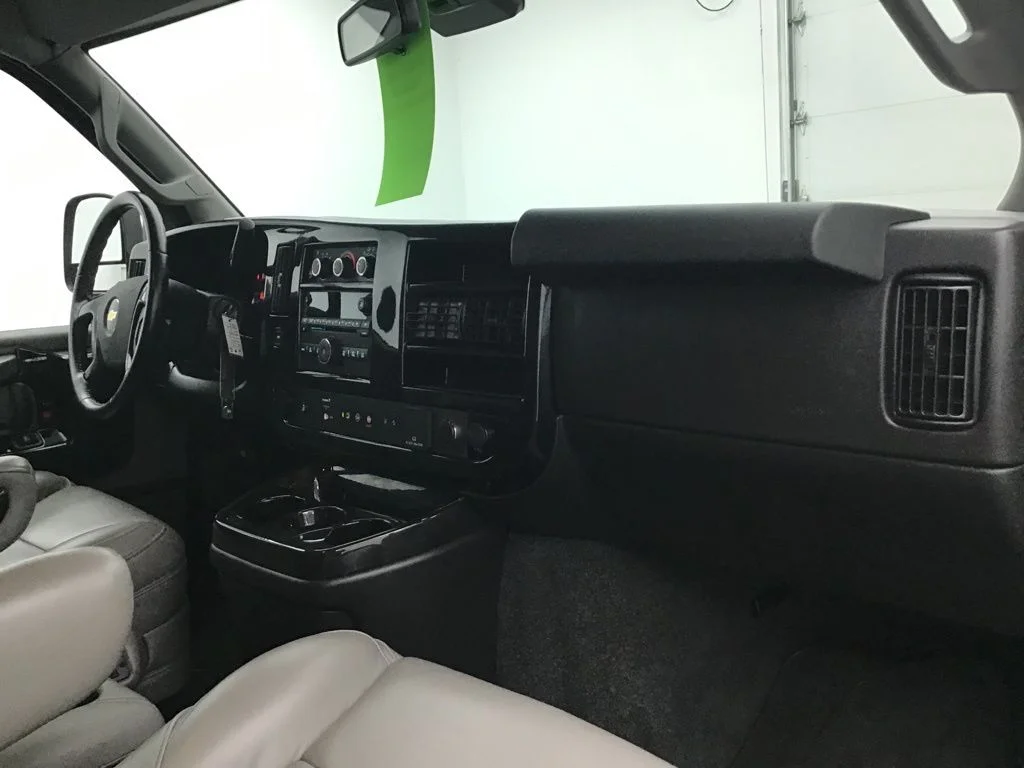 Used 2020 Black Chevrolet Explorer Limited SE image 42