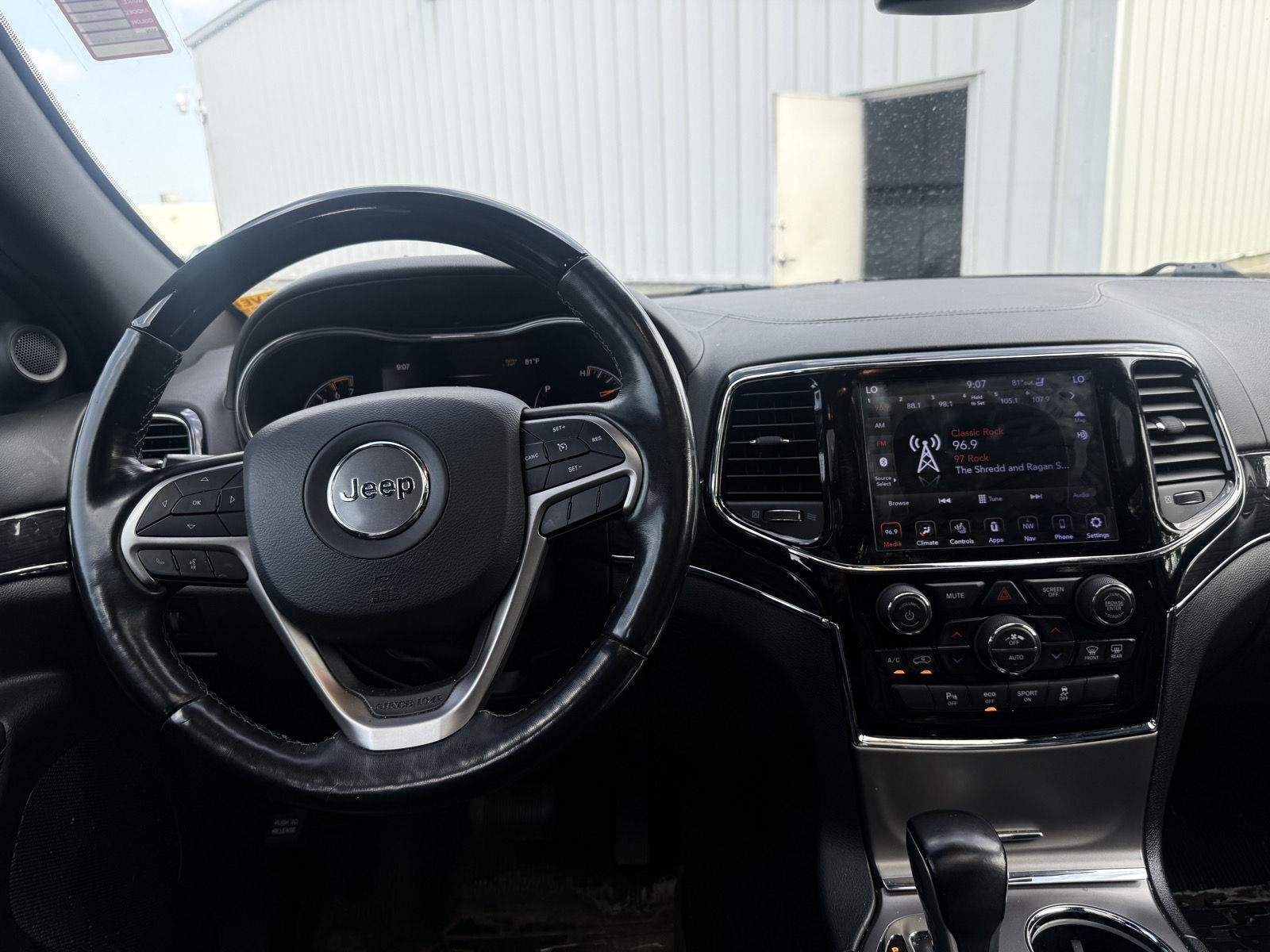 Used 2020 Diamond Black Crystal Pearlcoat Jeep Overland image 9