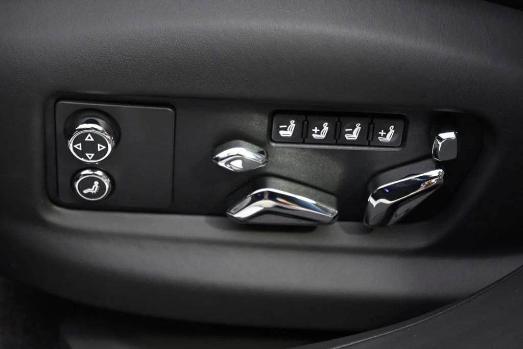 Used 2025 Q9l Bentley Black Edition image 14
