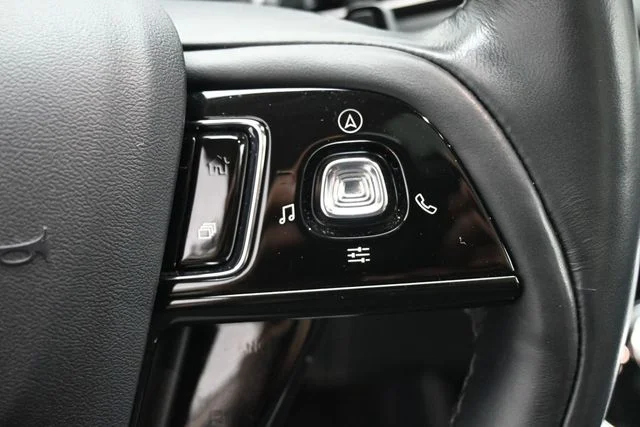 Used 2023 Red Lincoln Grand Touring image 14