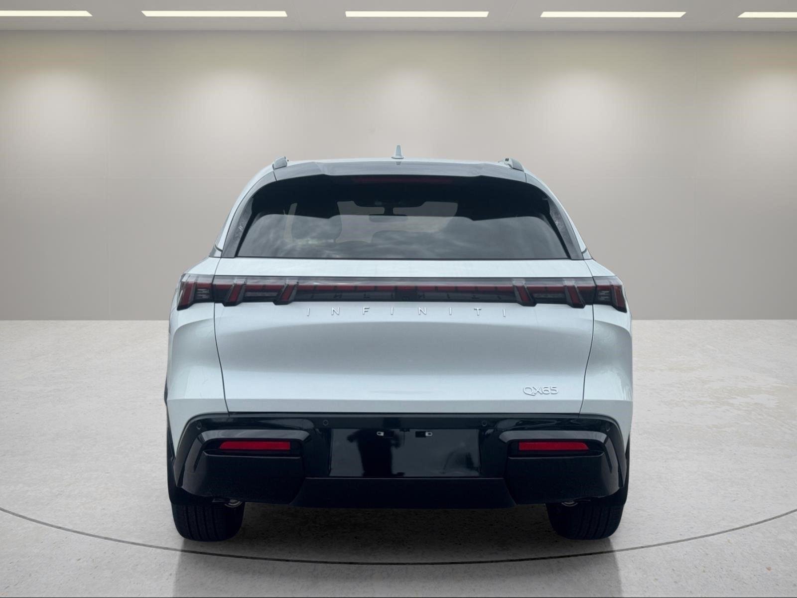 New 2027 RADIANT WHITE INFINITI Luxe AWD image 4