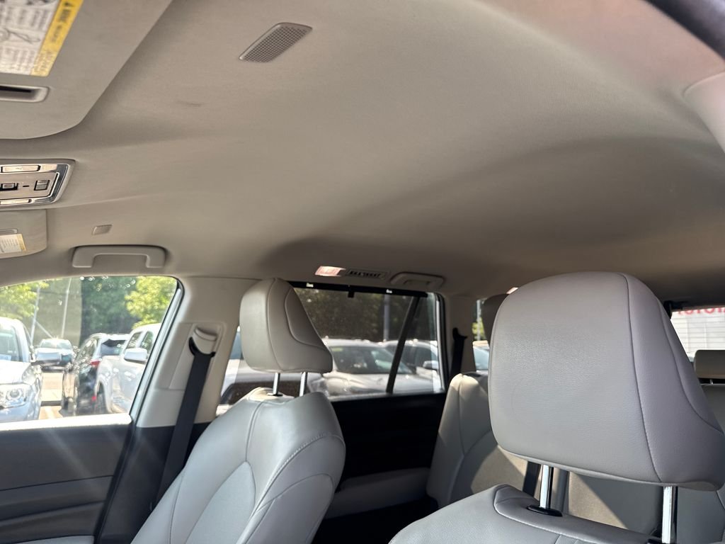 Used 2024 Beige Toyota XLE image 23