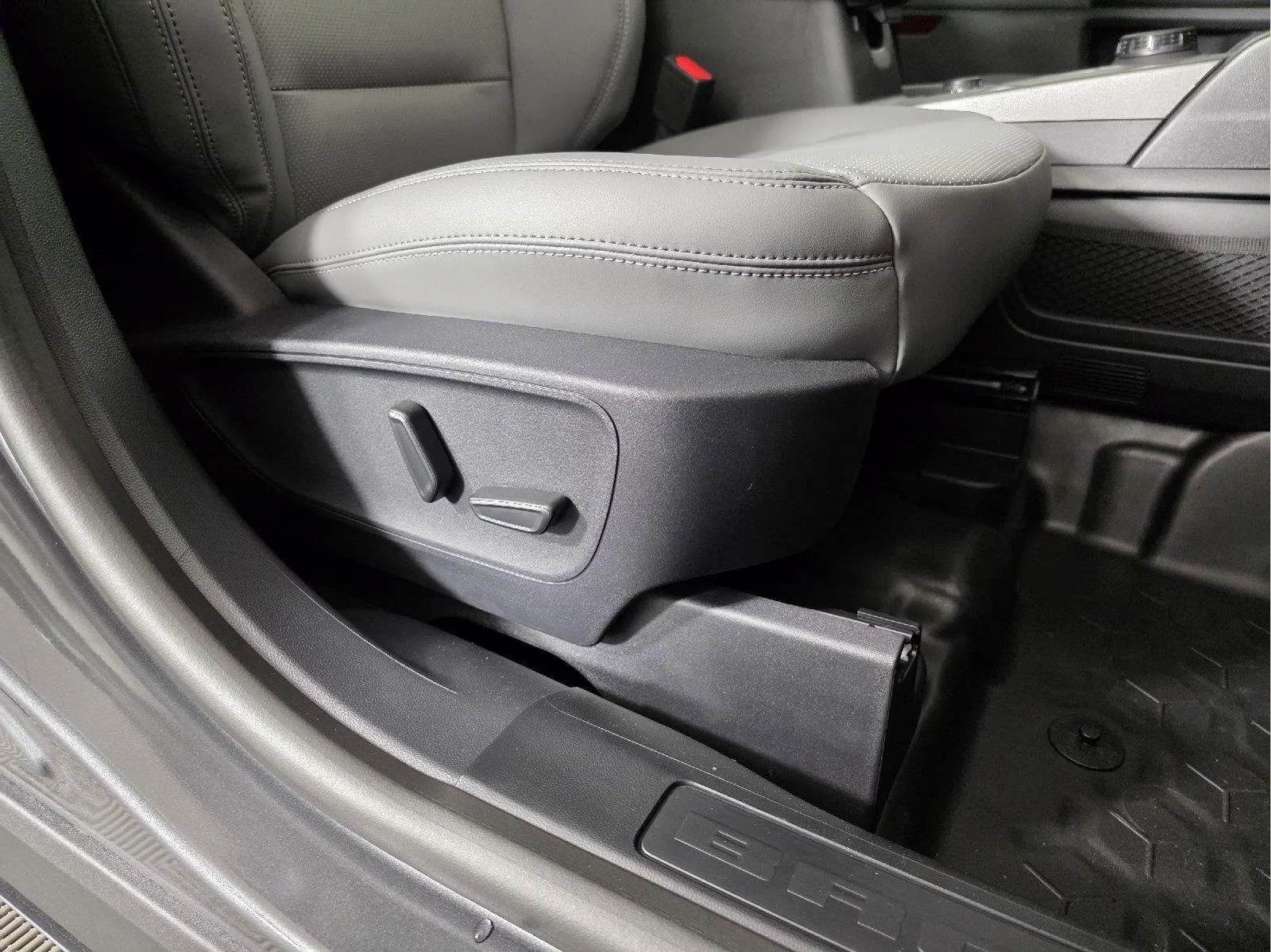 Used 2026 Carbonized Gray Metallic Ford Badlands image 26
