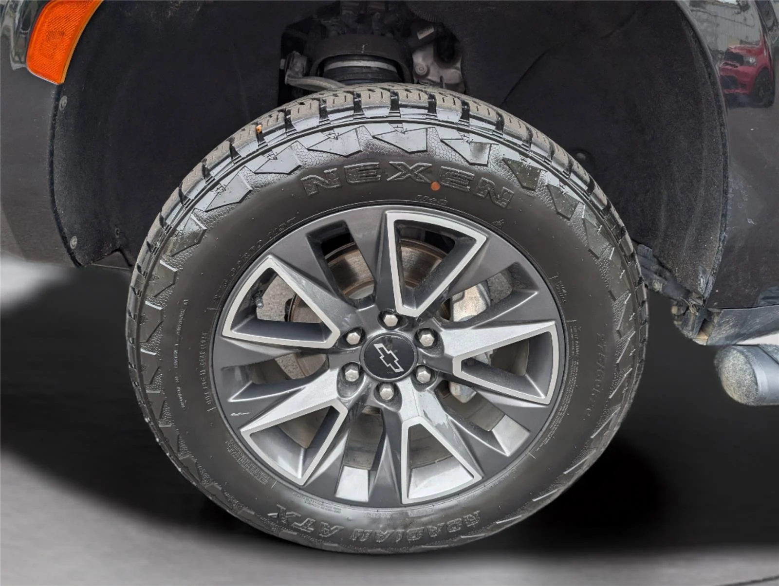 Used 2021 BLACK Chevrolet Z71 image 9