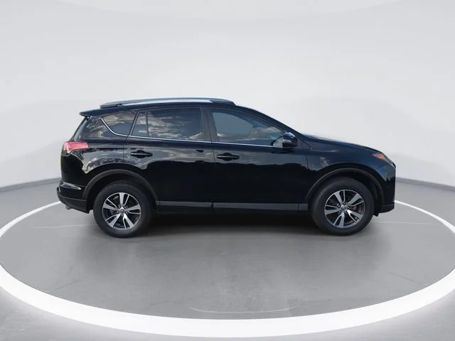 Used 2018 Black Toyota XLE image 9