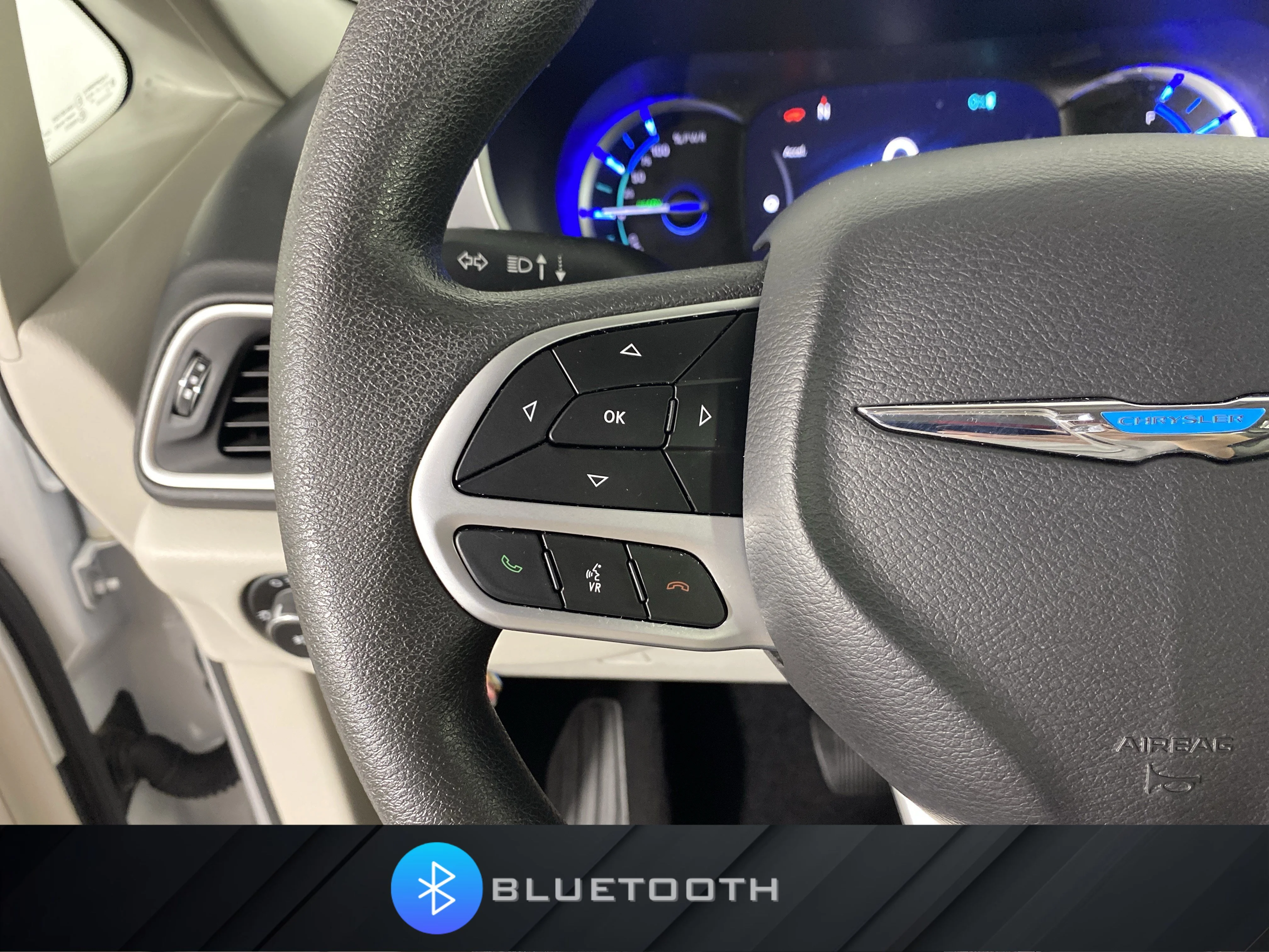 Used 2018 Bright White Clearcoat Chrysler Hybrid Touring Plus image 21