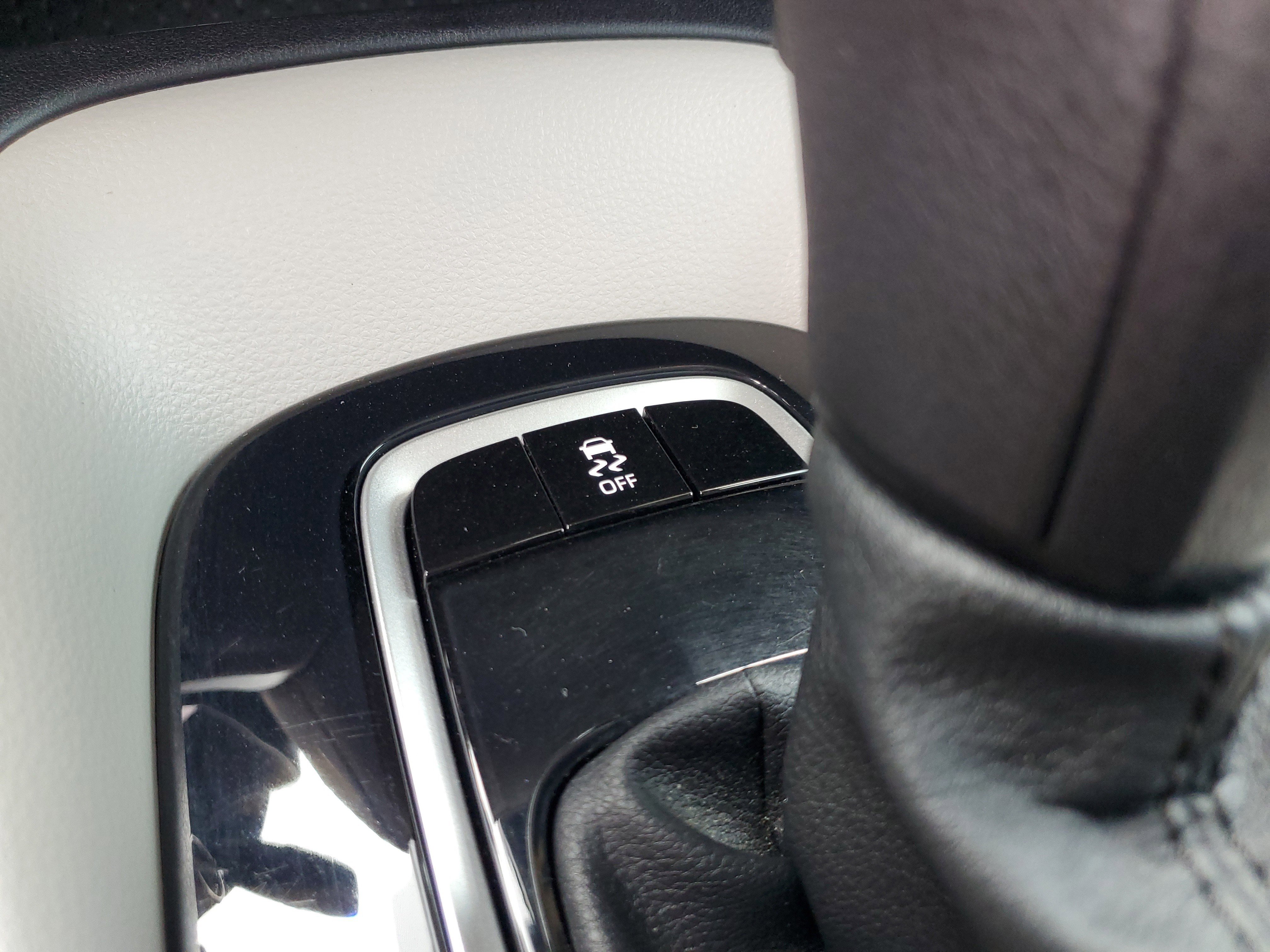 Used 2022  Toyota LE image 27