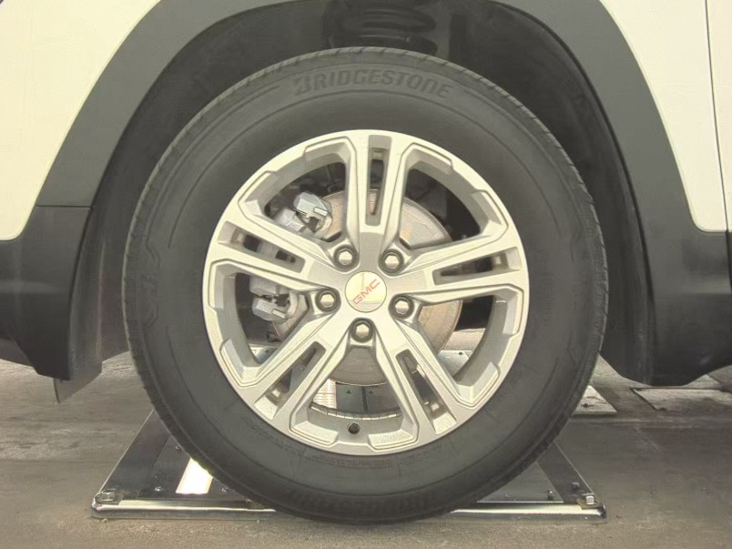 Used 2023 Summit White GMC SLE image 24
