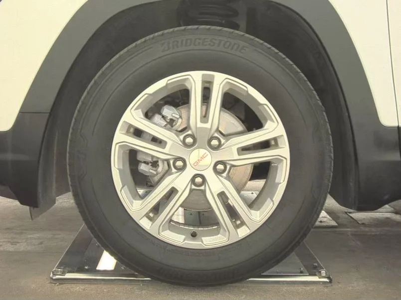Used 2023 Summit White GMC SLE image 24
