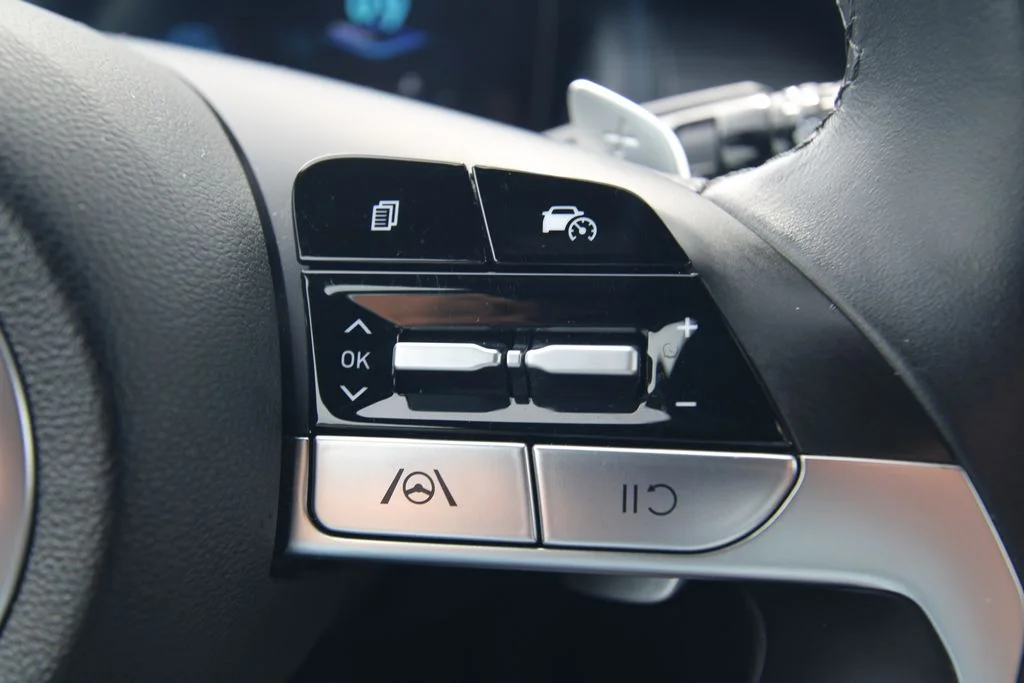 Used 2022 White Hyundai SEL Premium image 21