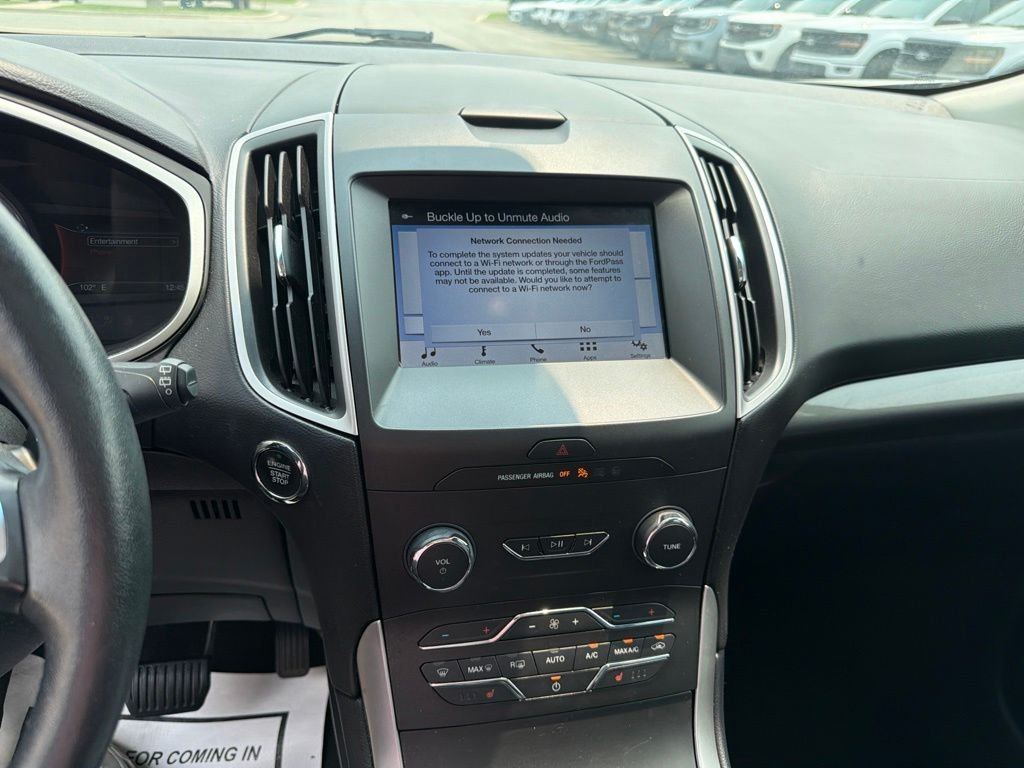 Used 2019 White Platinum Clearcoat Metallic Ford SEL image 14
