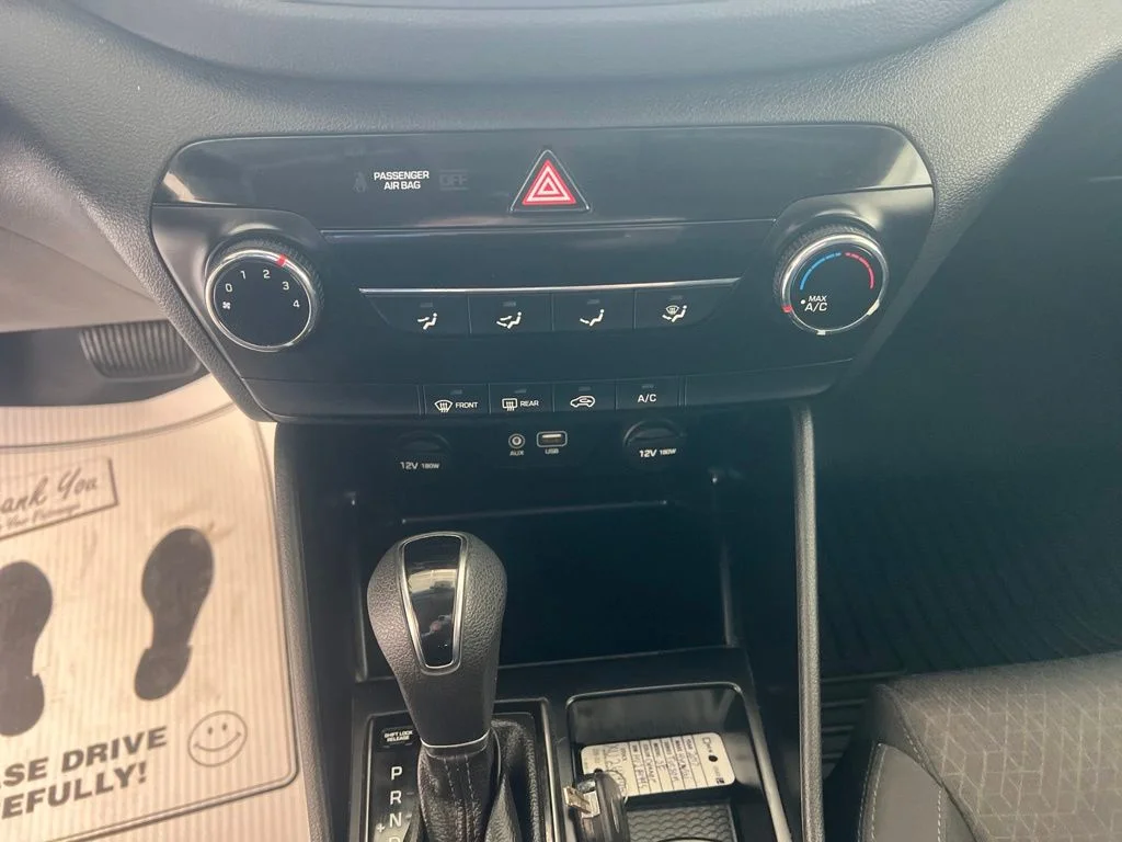 Used 2017 Sunset Hyundai SE image 19