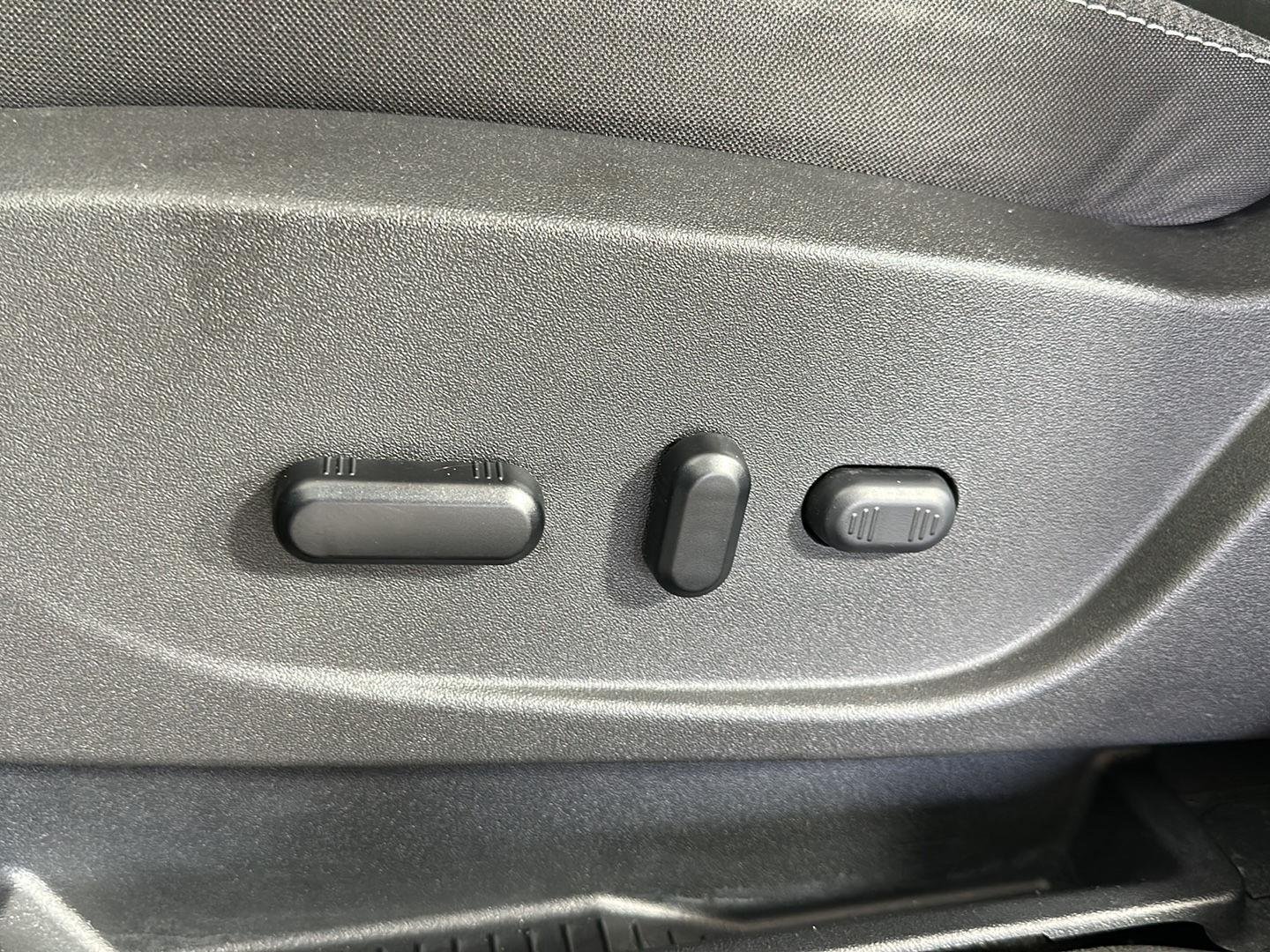 Used 2019 Agate Black Ford SE image 11