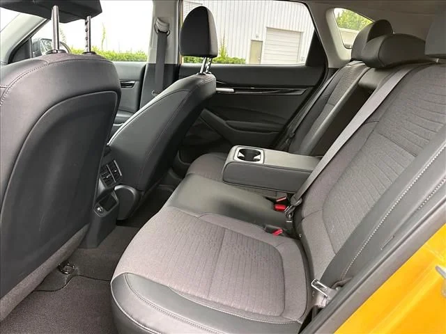 Used 2023 Yellow Kia Nightfall image 17