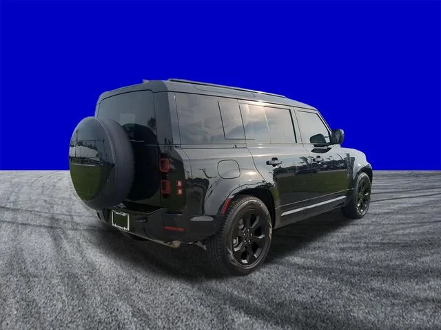 Used 2025 Santorini Black Land Rover X-Dynamic SE image 4