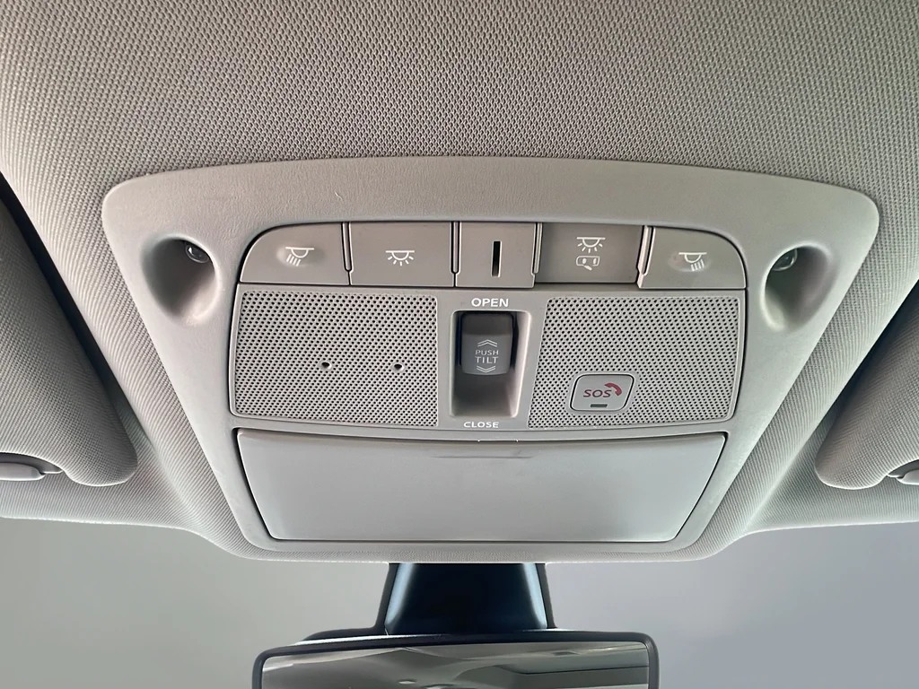 Used 2023 Black Nissan Platinum image 27