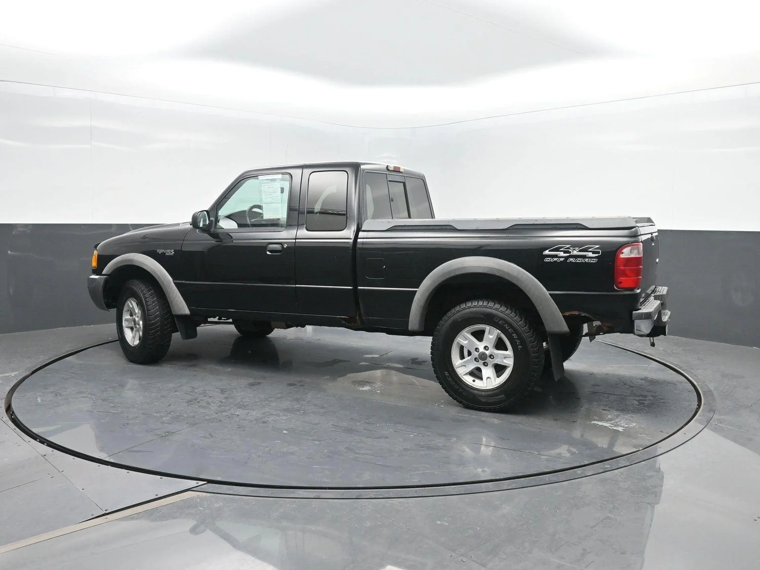 Used 2002  FORD  image 28