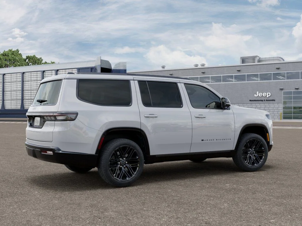 New 2026 Bright White Clear-Coat Exterior Paint Jeep Limited Reserve image 4