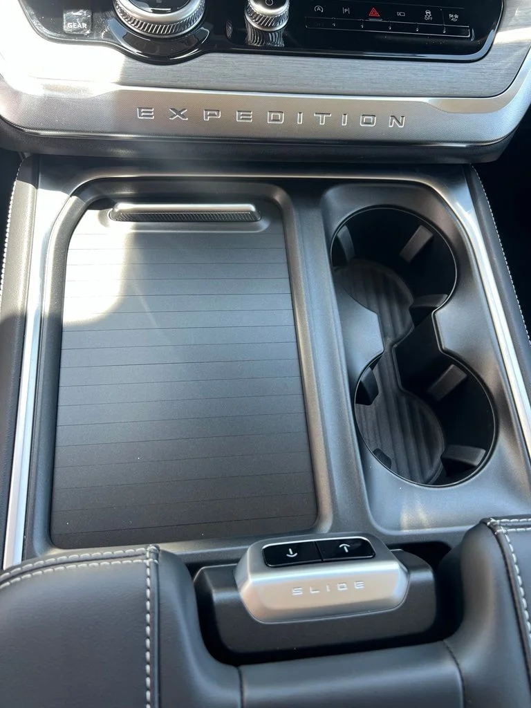 New 2027 Star White Metallic Tri-Coat Ford MAX Platinum image 16