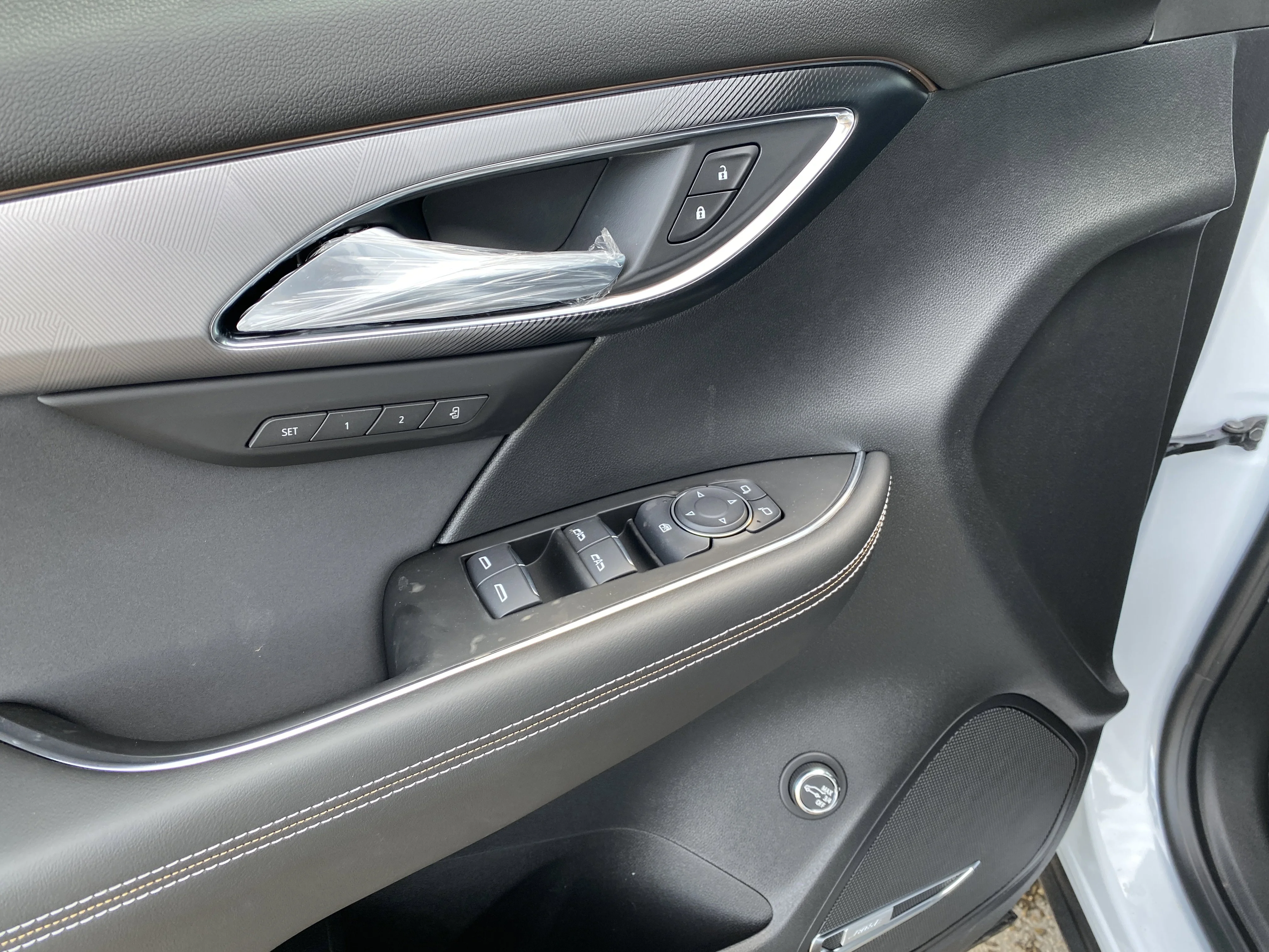 New 2026 IRIDESCENT WHITE TRICOAT Buick Sport Touring image 24