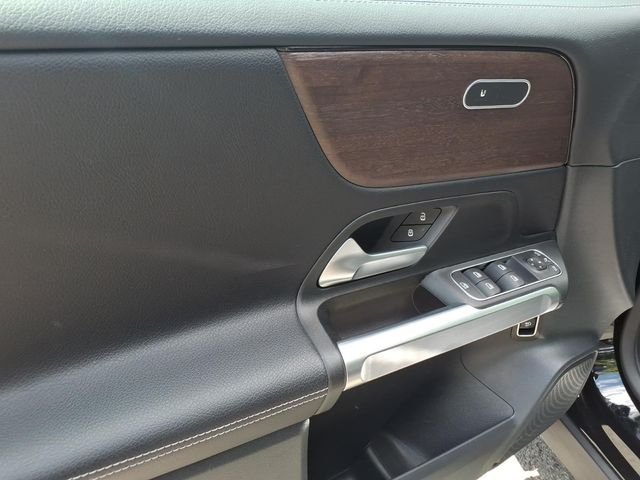 Used 2022 Black Mercedes-Benz GLB 250 image 11