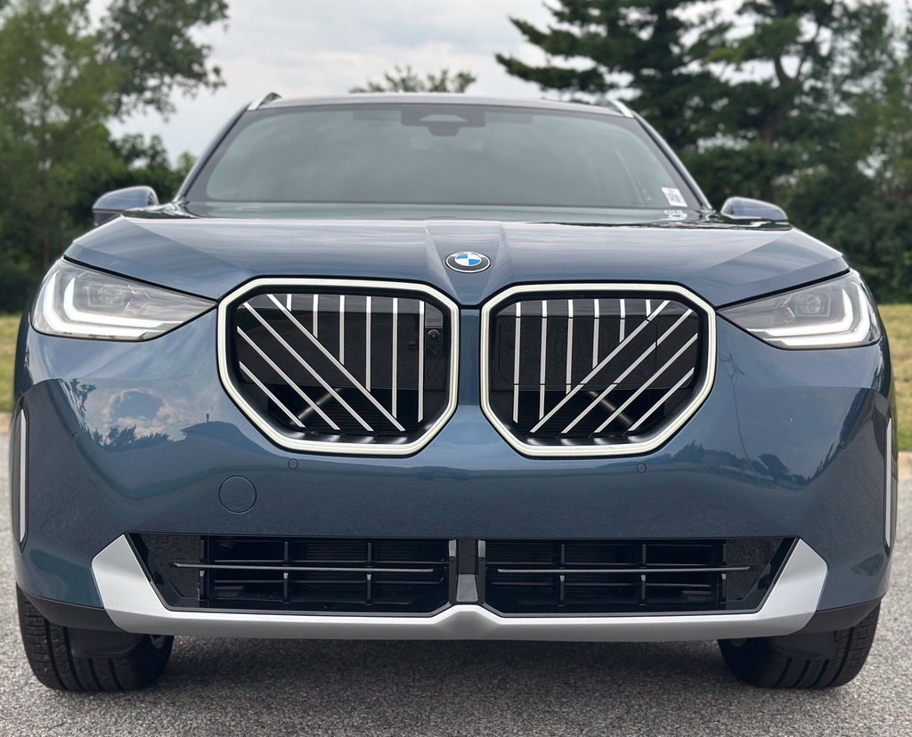 New 2026 Arctic Race Blue metallic BMW 30 xDrive image 2