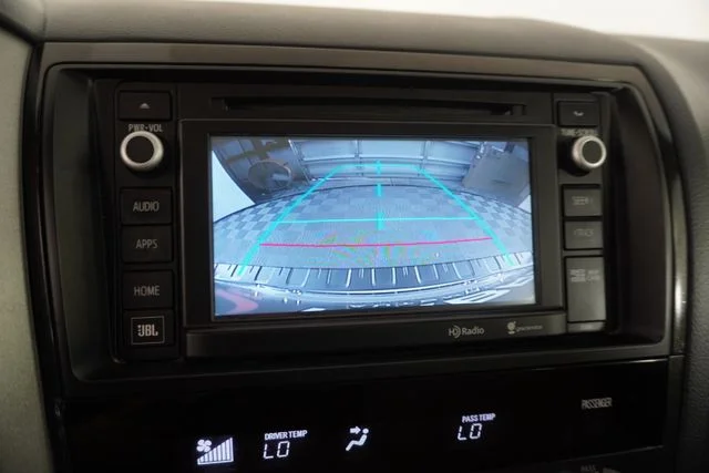 Used 2015 White Toyota Platinum image 28