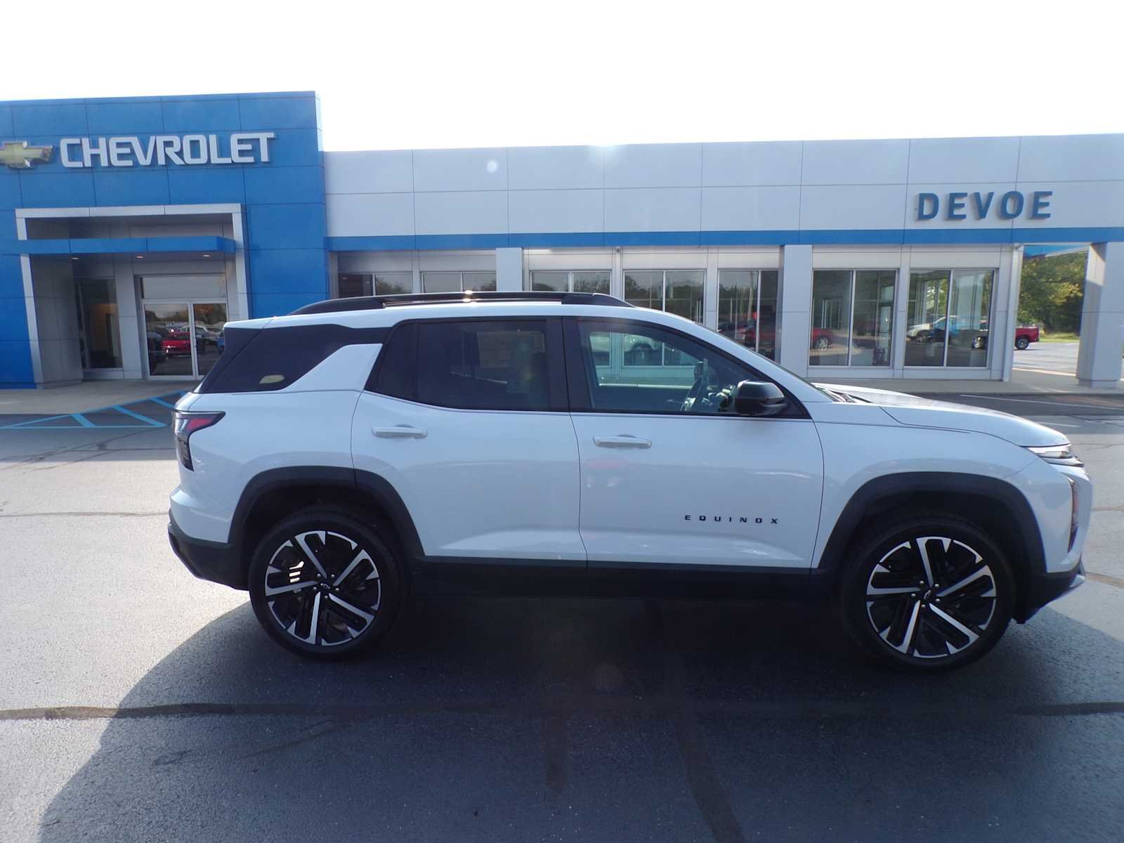 New 2027 Polar White Tricoat Chevrolet RS image 2