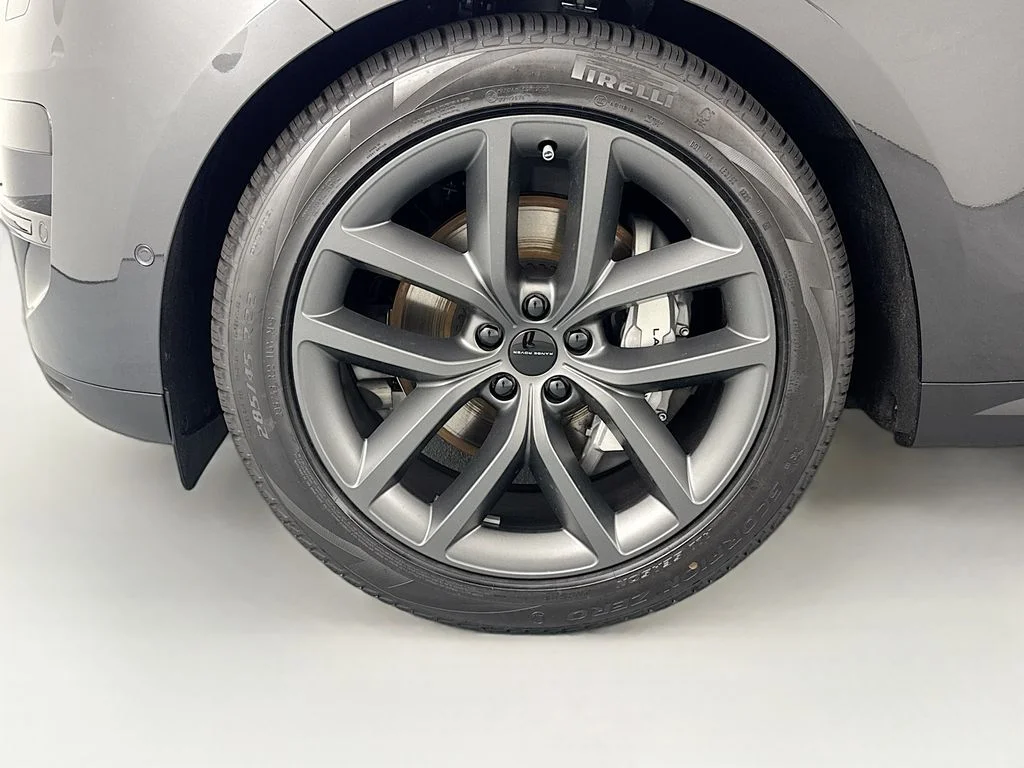 New 2026 Carpathian Grey Land Rover SE image 31