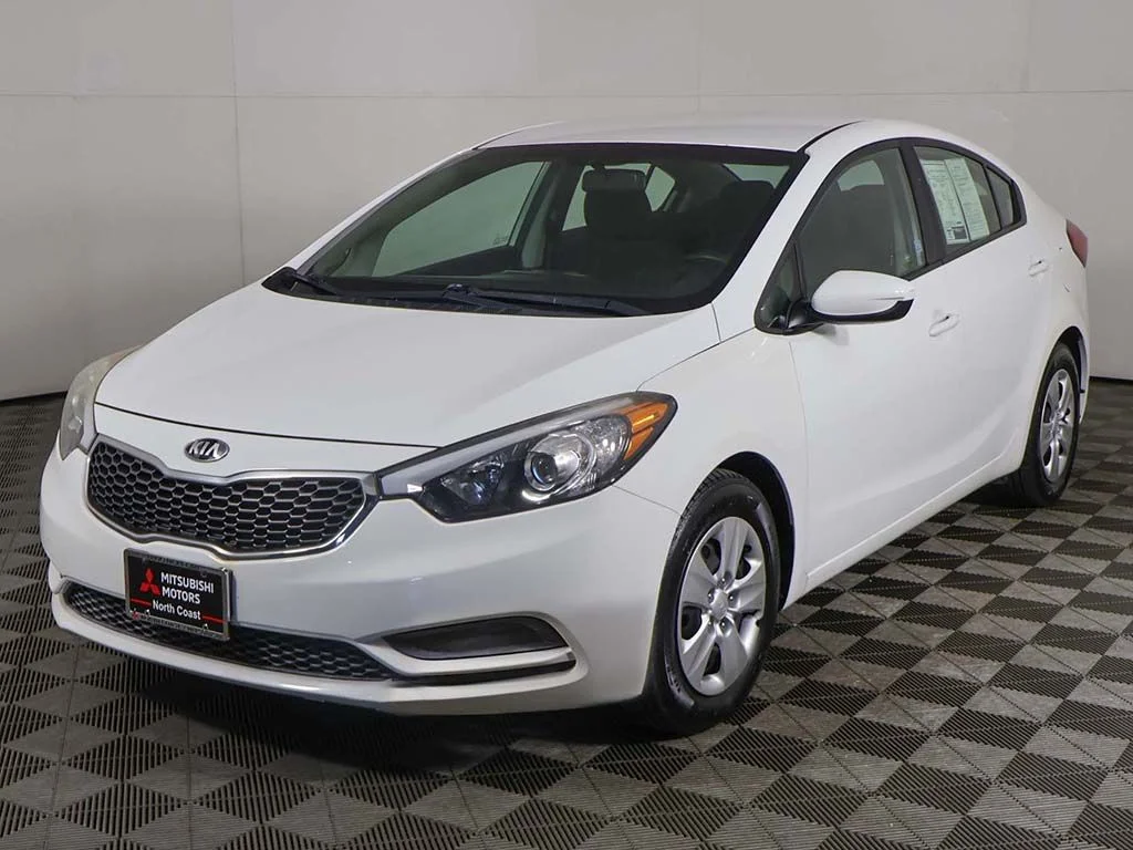 Used 2016 White Kia LX image 3