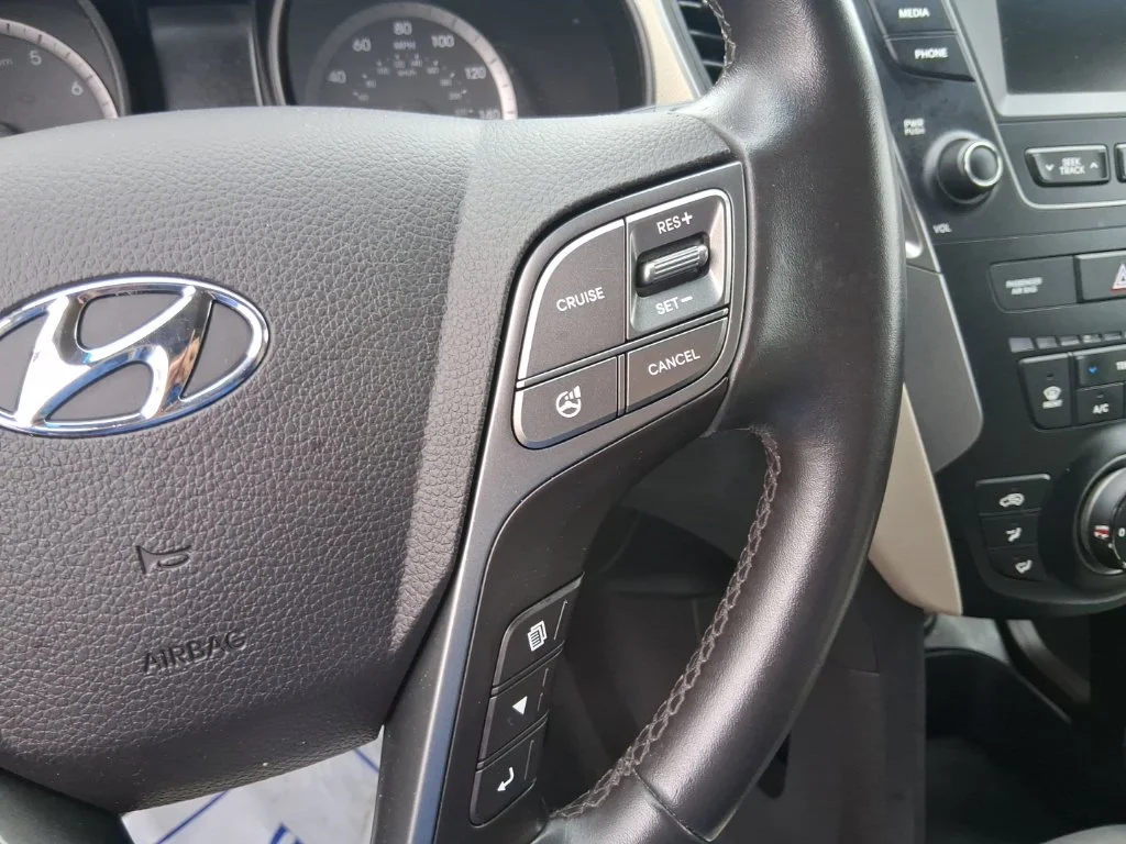 Used 2014 Serrano Red Hyundai Base image 18