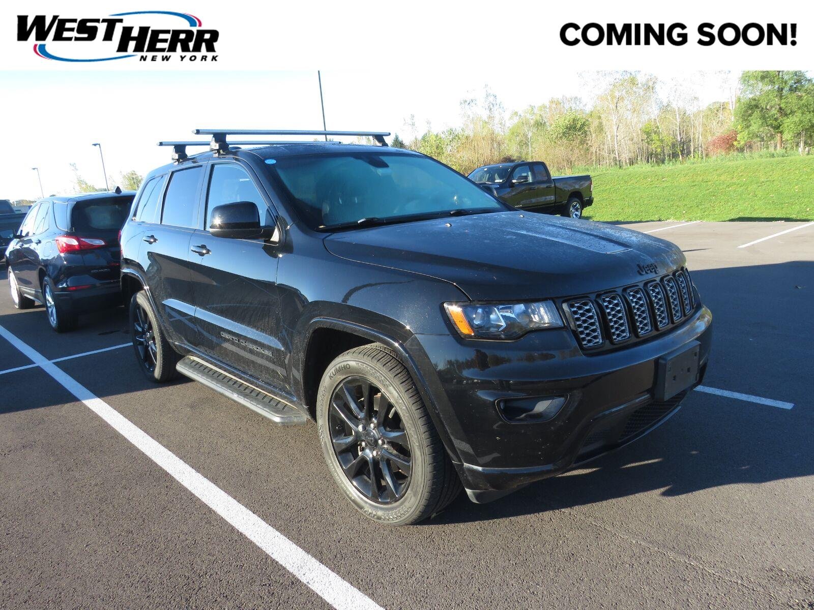 Used 2019 Diamond Black Crystal Pearlcoat Jeep Altitude image 1
