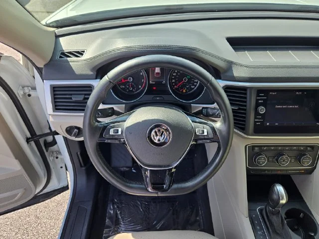 Used 2018 White Volkswagen 3.6L V6 SE image 35