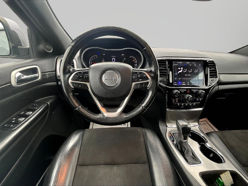 Used 2020 Silver Jeep Altitude image 9
