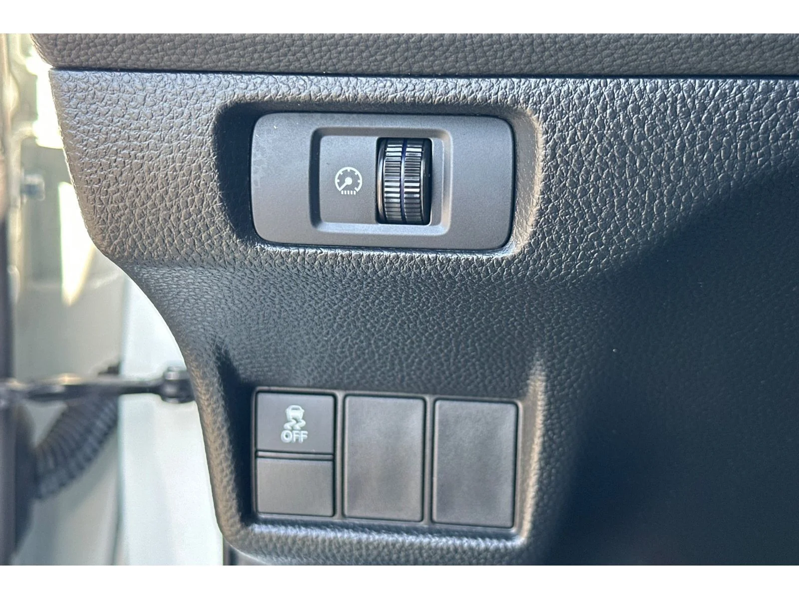 Used 2025 Platinum White Pearl Honda Sport image 40