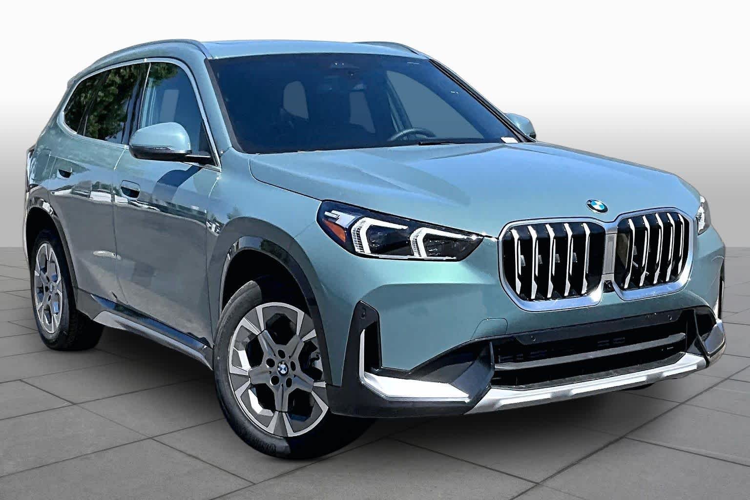 Used 2026 Cape York Green Metallic BMW xDrive28i image 2