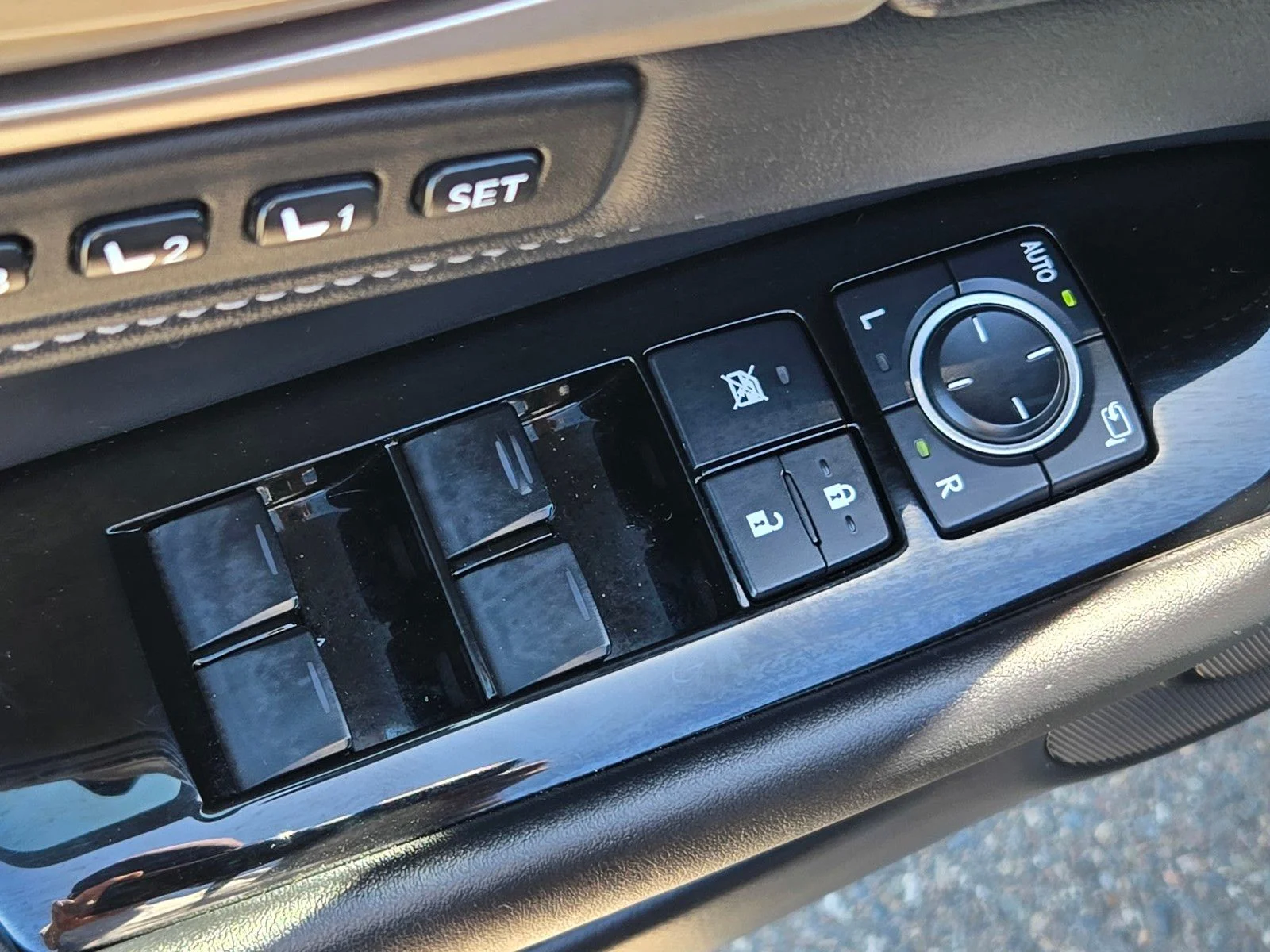 Used 2015 Obsidian Lexus 350 image 23