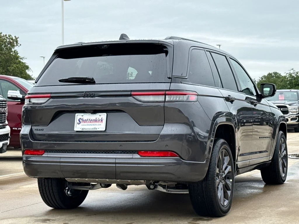 New 2026 Baltic Gray Metallic Clear-Coat Exterior Paint Jeep Limited Reserve image 8